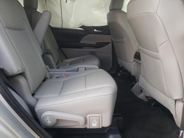 Photo 6 from auction – 2018 TOYOTA HIGHLANDER with VIN 5TDKZRFH1JS265122