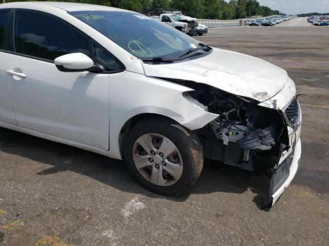 Photo 9 from auction – 2017 KIA FORTE LX with VIN 3KPFK4A79HE014683