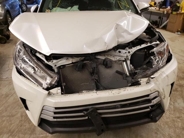Photo 9 from auction – 2018 TOYOTA HIGHLANDER with VIN 5TDZARFH8JS041187
