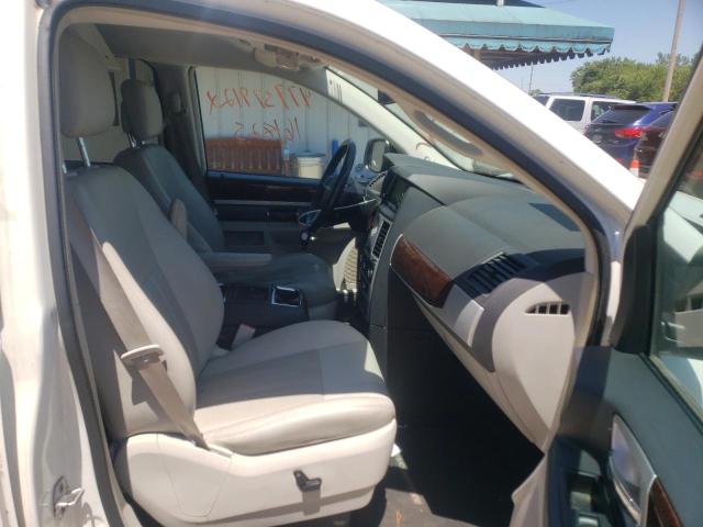 Photo 5 from auction – 2010 CHRYSLER TOWN & COU with VIN 2A4RR8D12AR398201