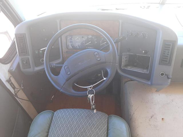 Photo 9 from auction – 1997 COACH MOTORHOME with VIN 3FCMF53G6VJA04677