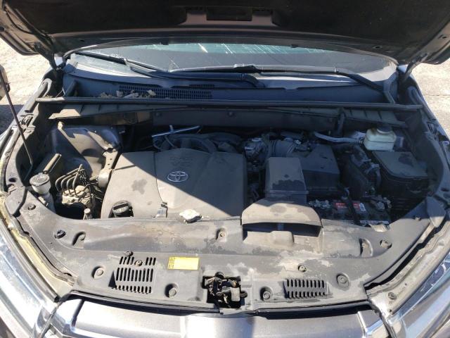Photo 7 from auction – 2017 TOYOTA HIGHLANDER with VIN 5TDYZRFH6HS229463