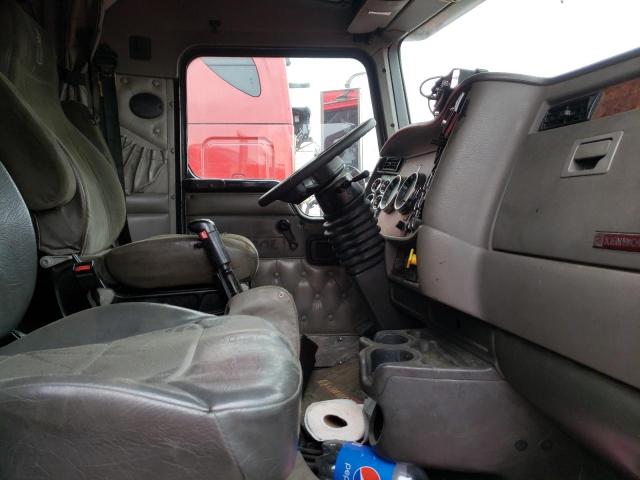 Photo 5 from auction – 2004 KENWORTH CONSTRUCTI with VIN 1XKWDB9X94R062464