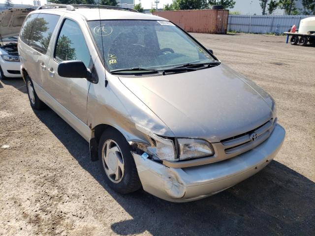 TOYOTA SIENNA LE 2000 with VIN 4T3ZF13C1YU272386 - Photo from auction
