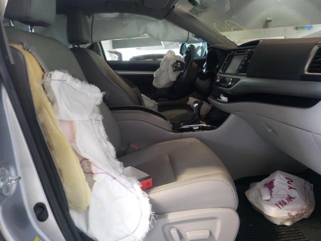 Photo 5 from auction – 2017 TOYOTA HIGHLANDER with VIN 5TDJZRFH8HS481278