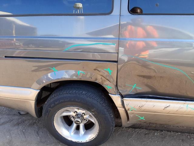 Photo 9 from auction – 2002 CHEVROLET ASTRO with VIN 1GNDM19X02B133187