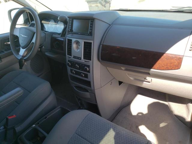 Photo 9 from auction – 2010 CHRYSLER TOWN & COU with VIN 2A4RR4DE0AR173805