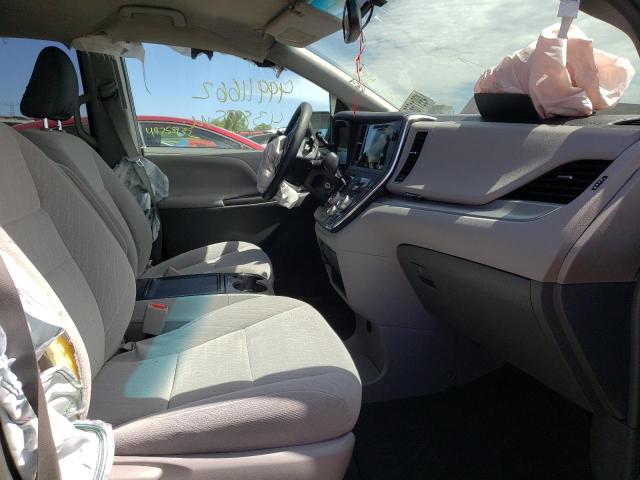 Photo 5 from auction – 2017 TOYOTA SIENNA LE with VIN 5TDKZ3DC3HS773445