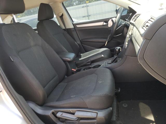 Photo 5 from auction – 2015 VOLKSWAGEN PASSAT S with VIN 1VWAT7A37FC045826