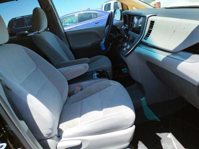 Photo 5 from auction – 2017 TOYOTA SIENNA LE with VIN 5TDKZ3DC1HS778191