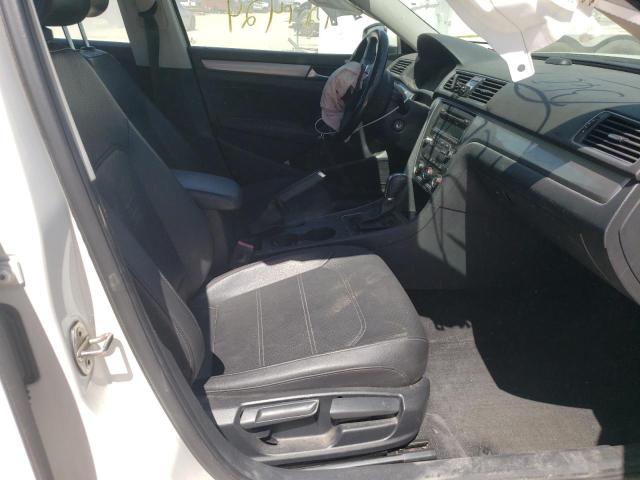 Photo 5 from auction – 2015 VOLKSWAGEN PASSAT S with VIN 1VWAT7A35FC034419