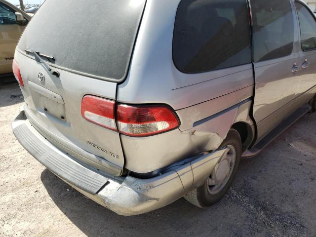 Photo 9 from auction – 2002 TOYOTA SIENNA LE with VIN 4T3ZF13C72U450616