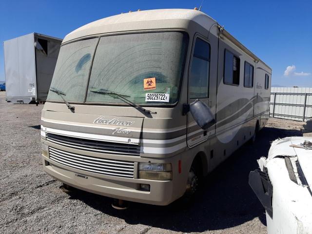 Photo 2 from auction – 2000 FLEE PACE ARROW with VIN 3FCNF53S6YJA00304