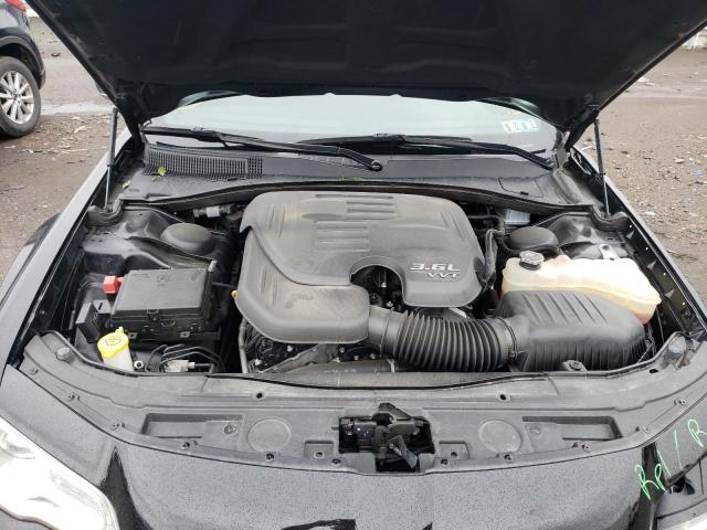 Photo 7 from auction – 2018 CHRYSLER 300 LIMITE with VIN 2C3CCAKG9JH251007