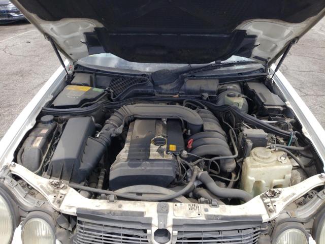 Photo 7 from auction – 1996 MERCEDES-BENZ E 320 with VIN WDBJF55F7TJ009160