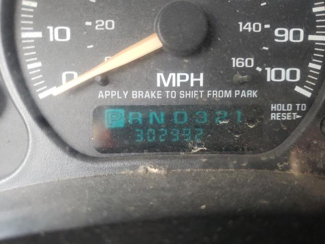 Photo 8 from auction – 2002 CHEVROLET SILVERADO with VIN 1GCHC29UX2E275716