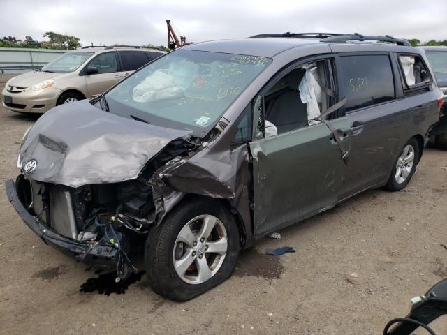 Photo 2 from auction – 2017 TOYOTA SIENNA LE with VIN 5TDKZ3DC3HS785496