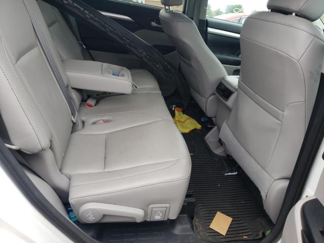 Foto 6 de la subasta – 2016 TOYOTA HIGHLANDER con VIN 5TDJKRFH3GS349757