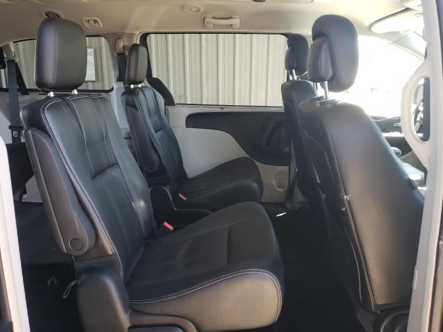 Photo 6 from auction – 2016 CHRYSLER TOWN & COU with VIN 2C4RC1BG1GR137916