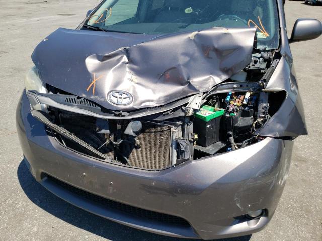 Photo 9 from auction – 2011 TOYOTA SIENNA XLE with VIN 5TDYK3DC3BS151031