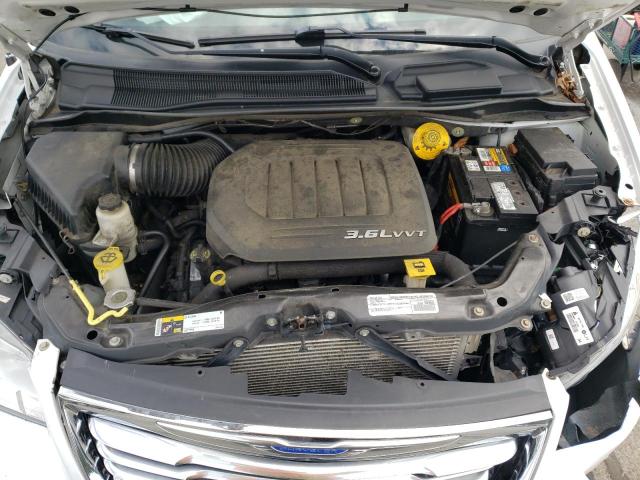 Photo 7 from auction – 2016 CHRYSLER TOWN & COU with VIN 2C4RC1BG1GR293454