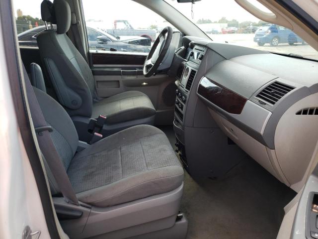 Photo 5 from auction – 2010 CHRYSLER TOWN & COU with VIN 2A4RR5D14AR285137