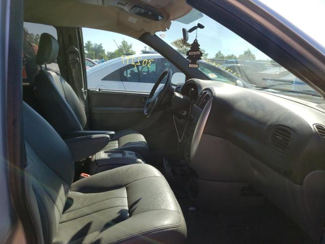 Photo 5 from auction – 2005 CHRYSLER TOWN & COU with VIN 2C8GP54L25R185434