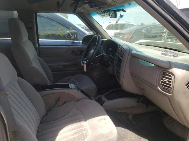 Photo 5 from auction – 2002 CHEVROLET BLAZER with VIN 1GNDT13W82K223402