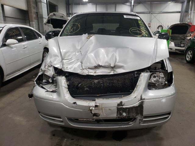 Photo 9 from auction – 2006 CHRYSLER TOWN & COU with VIN 1A4GP45RX6B630723