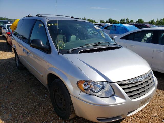 CHRYSLER TOWN & COU 2005 with VIN 2C8GP54L25R185434 - Photo from auction