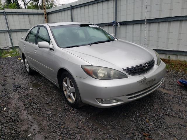 TOYOTA CAMRY LE 2004 with VIN 4T1BE32K74U842449 - Photo from auction