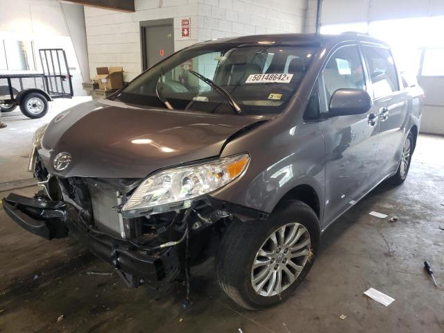 Photo 2 from auction – 2017 TOYOTA SIENNA XLE with VIN 5TDYZ3DC6HS838654