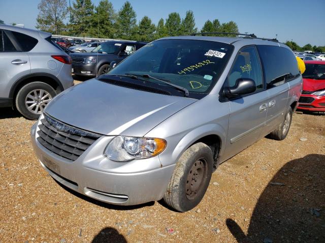 Photo 2 from auction – 2005 CHRYSLER TOWN & COU with VIN 2C8GP54L25R185434