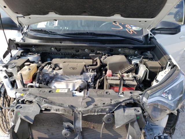 Photo 7 from auction – 2018 TOYOTA RAV4 LE with VIN JTMZFREV9JJ152305