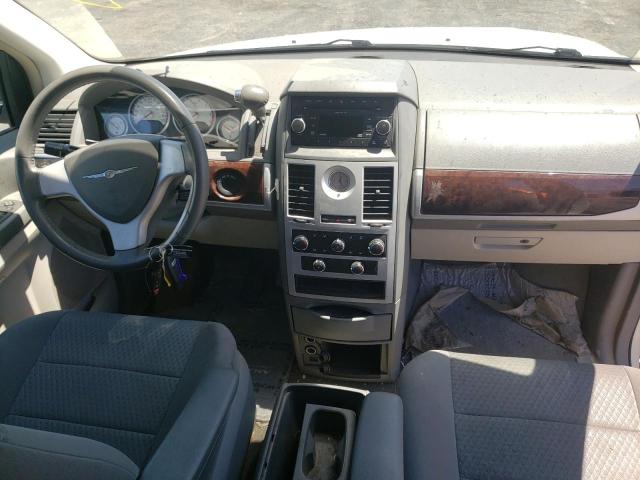 Photo 9 from auction – 2010 CHRYSLER TOWN & COU with VIN 2A4RR5D1XAR235522