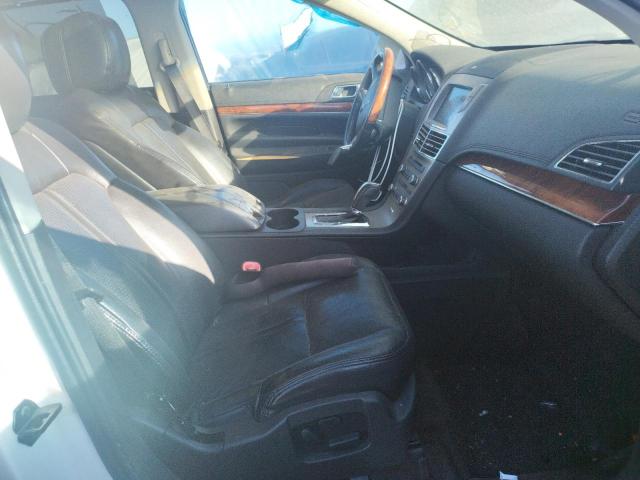 Photo 5 from auction – 2011 LINCOLN MKT with VIN 2LMHJ5AT1BBJ50268