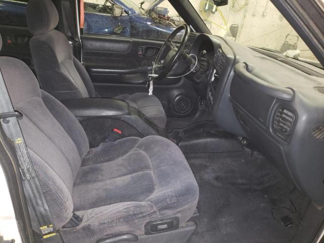 Photo 5 from auction – 2001 CHEVROLET BLAZER with VIN 1GNDT13W612200117