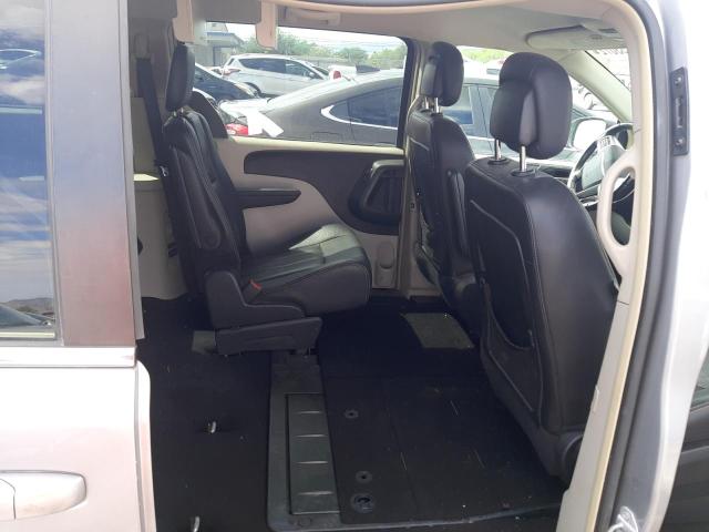 Photo 6 from auction – 2016 CHRYSLER TOWN & COU with VIN 2C4RC1BGXGR290214