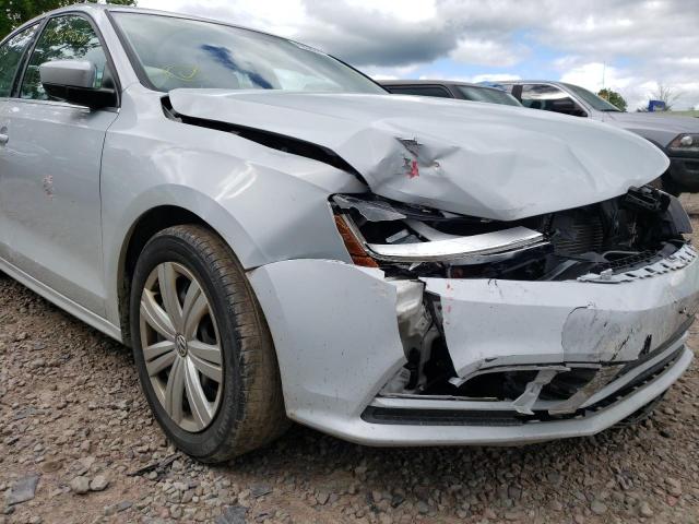 Photo 9 from auction – 2017 VOLKSWAGEN JETTA S with VIN 3VW2B7AJ6HM316740