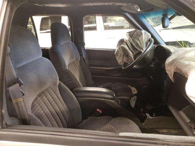 Photo 5 from auction – 1998 CHEVROLET BLAZER with VIN 1GNDT13W4W2293243