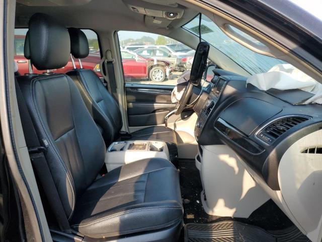 Photo 5 from auction – 2016 CHRYSLER TOWN & COU with VIN 2C4RC1BG3GR213457