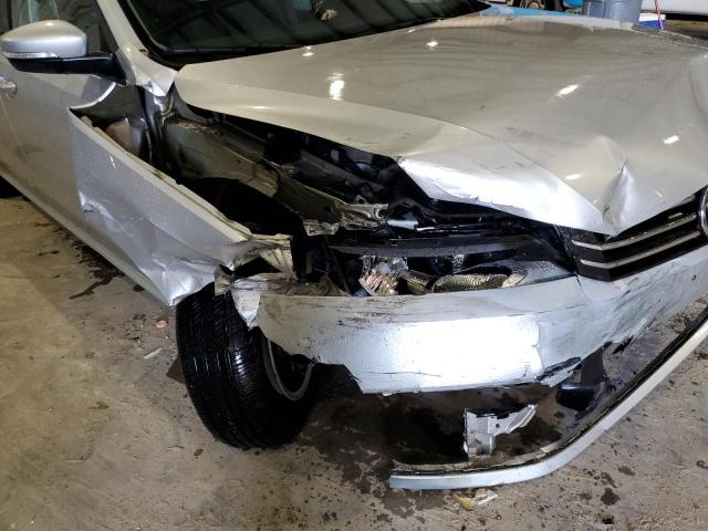 Photo 9 from auction – 2015 VOLKSWAGEN PASSAT S with VIN 1VWAT7A34FC045931