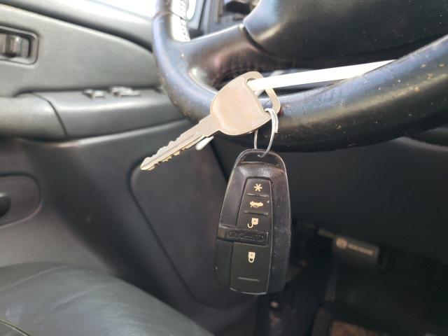 Photo 9 from auction – 2000 CHEVROLET SILVERADO with VIN 2GCEC19V3Y1110879