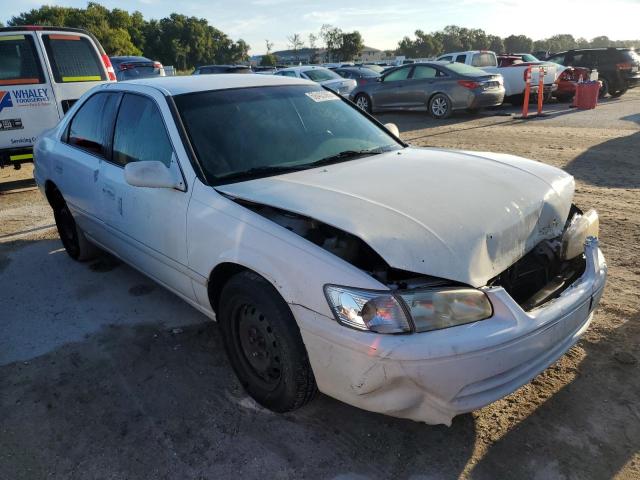 TOYOTA CAMRY CE 2000 with VIN 4T1BG22K0YU948770 - Photo from auction
