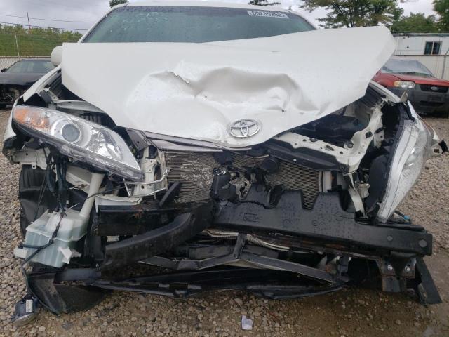 Photo 9 from auction – 2015 TOYOTA SIENNA XLE with VIN 5TDYK3DC4FS690165