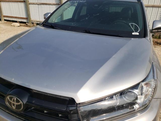Photo 9 from auction – 2017 TOYOTA HIGHLANDER with VIN 5TDKZRFH1HS188892