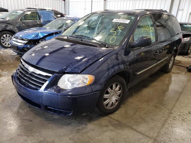 Photo 2 from auction – 2005 CHRYSLER TOWN & COU with VIN 2C4GP54L15R506641