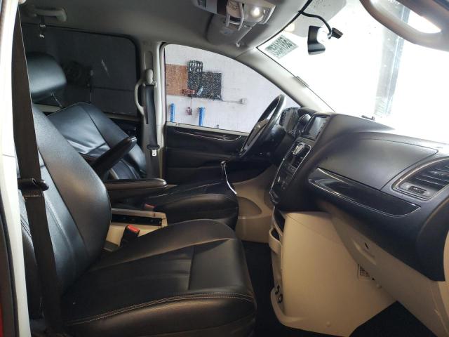 Photo 5 from auction – 2014 CHRYSLER TOWN & COU with VIN 2C4RC1BG3ER359404