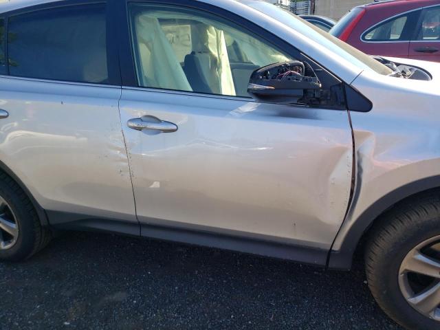 Photo 9 from auction – 2015 TOYOTA RAV4 XLE with VIN JTMRFREV0FD162467