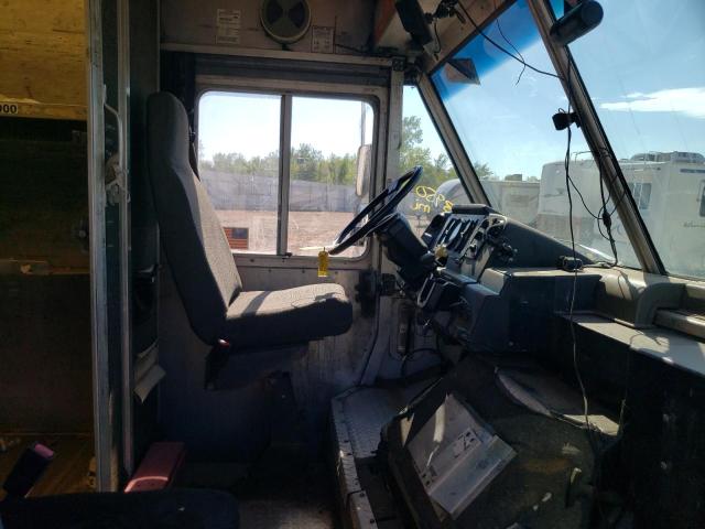 Photo 5 from auction – 2000 FREIGHTLINER CHASSIS M with VIN 4UZA4FF44YCF81095